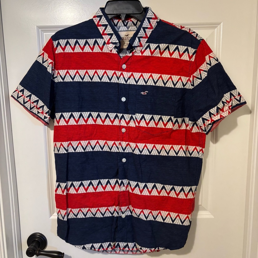 Hollister Red/Blue/Cream Striped Short Sleeve Button Down Men’s M